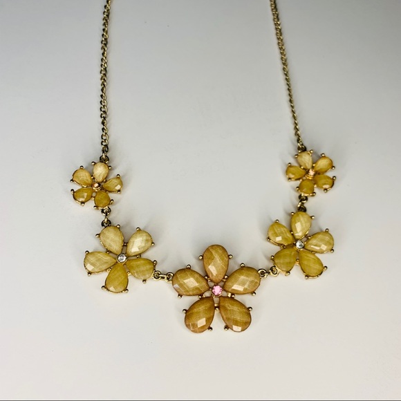 Floral statement necklace - Picture 2 of 3